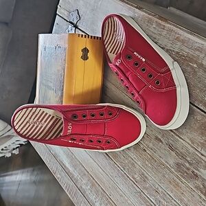 SALE! TAOS Ez Soul Red Sneakers